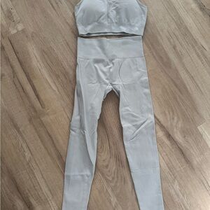 Seamless Light Gray Ribbed Leggings & Matching Sports Bra Set
